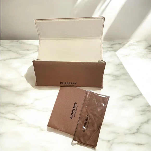 Tan Burberry Sunglass case s-l400.jpg main image 3